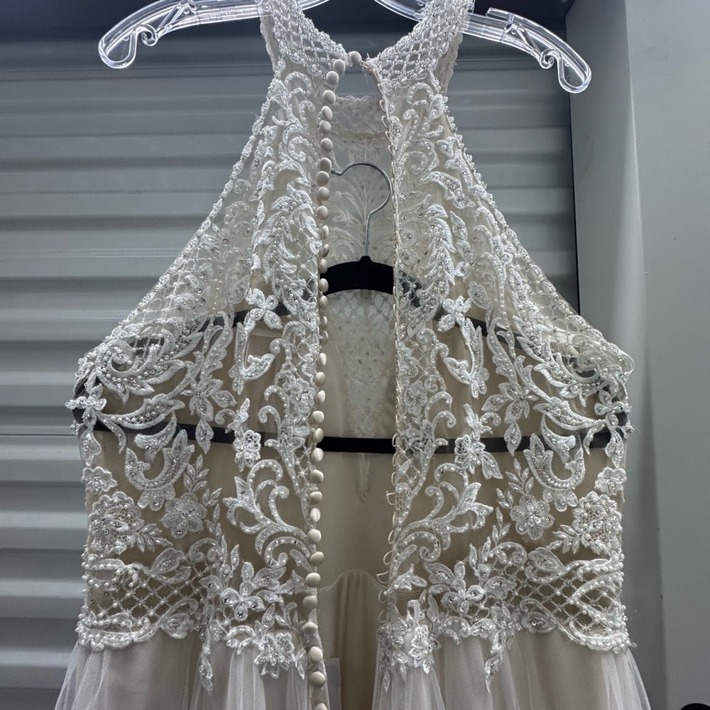 Allure Bridals Wedding Dress – Size 16 – Lace Bodice, Tulle Skirt, Small Train - Picture 3 of 11